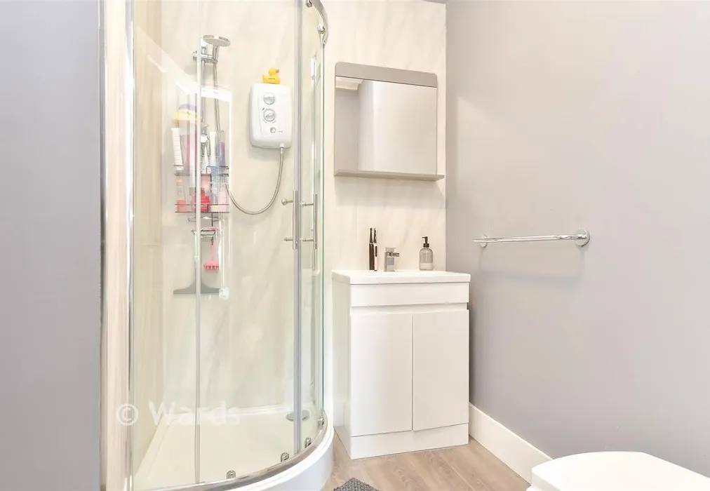 En-Suite Shower Room - London Road, Strood, Rochester, Kent - Wards of Kent