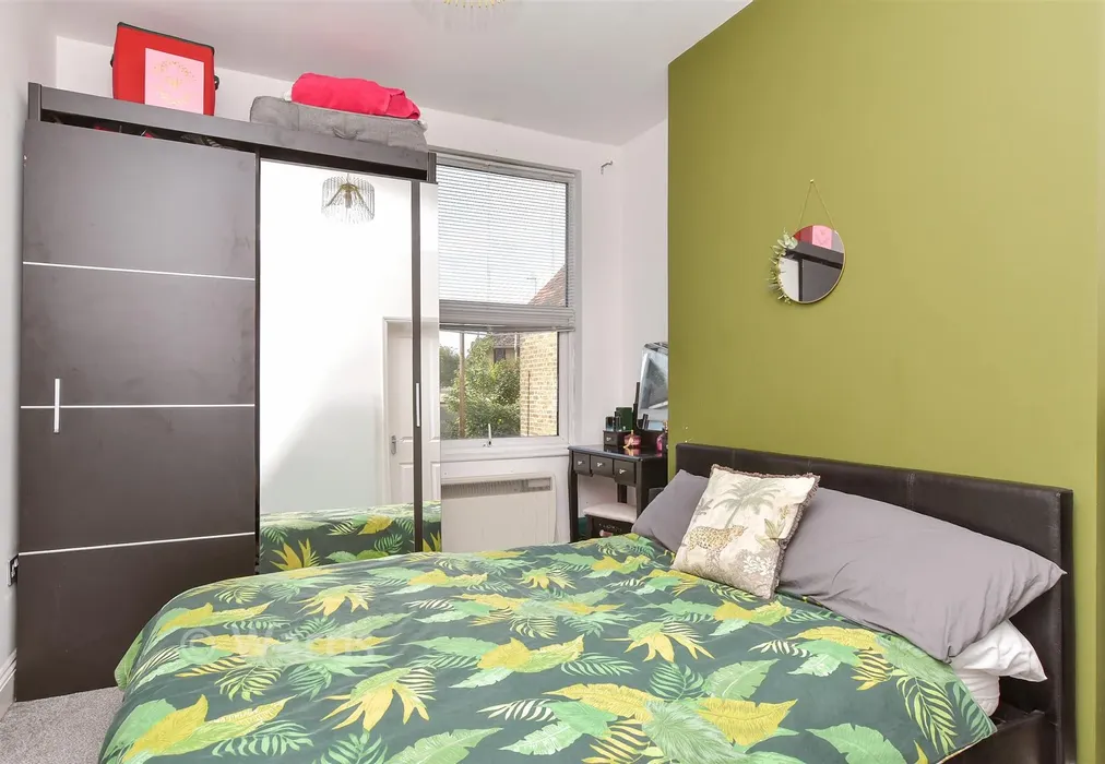 Bedroom - London Road, Strood, Rochester, Kent - Wards of Kent