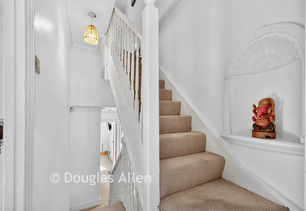 Lifestyle shot - Glenthorne Road, Walthamstow - Wards of Kent