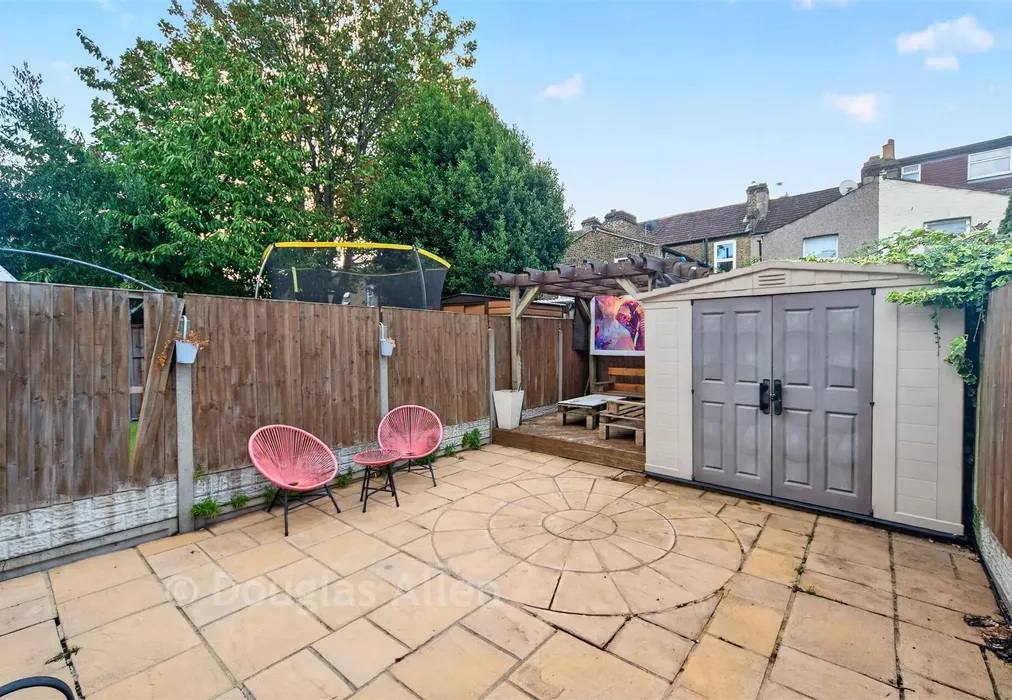 Rear Garden - Glenthorne Road, Walthamstow - Wards of Kent