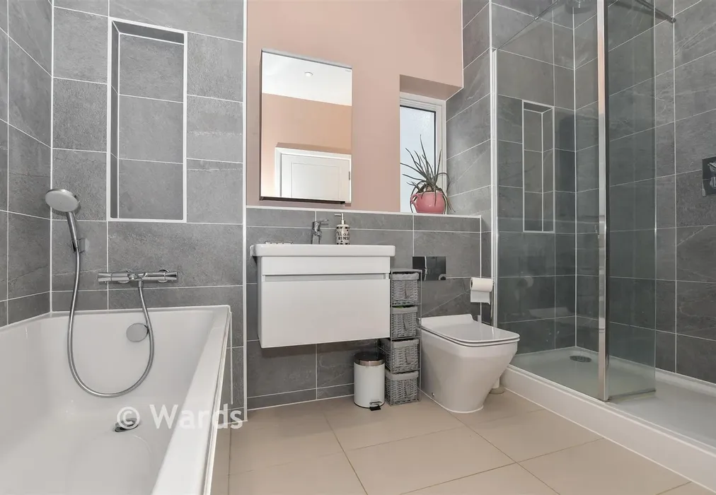 Bathroom - Woodland Rise, Chilmington Green, Kent - Wards of Kent