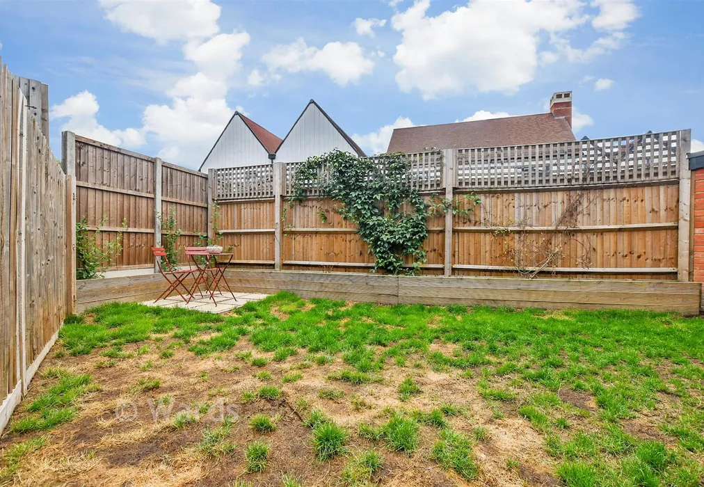 Rear Garden - Woodland Rise, Chilmington Green, Kent - Wards of Kent