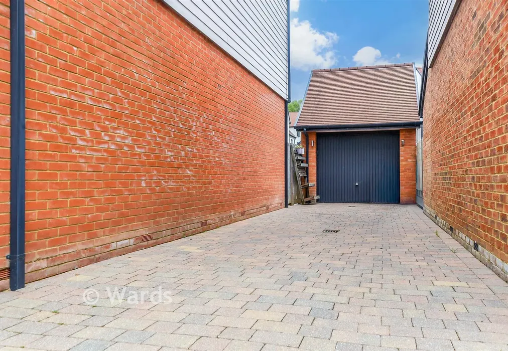 Driveway/Parking - Woodland Rise, Chilmington Green, Kent - Wards of Kent