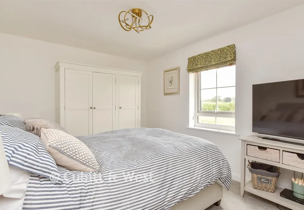 Bedroom 1 - Fig Tree Lane, Walberton, Arundel, West Sussex - Wards of Kent