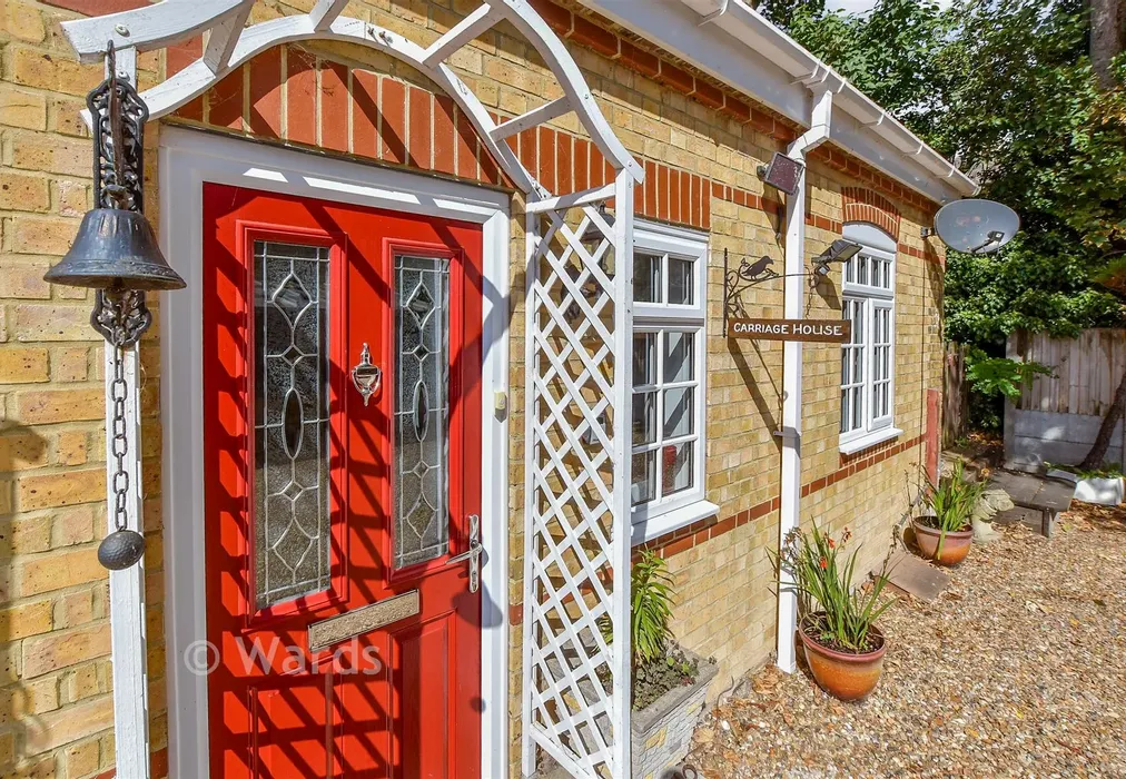 External Lifestyle Photograph - Dilnot Lane, Acol, Kent - Wards of Kent