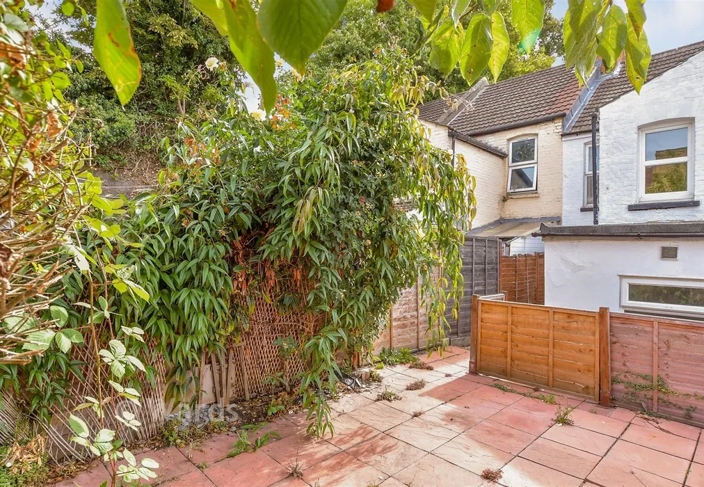 Rear Garden - Cecil Avenue, Strood, Rochester, Kent - Wards of Kent