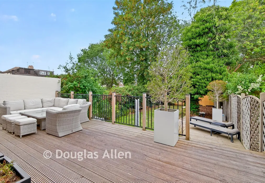 Decking - Glamis Drive, Hornchurch, Essex - Wards of Kent