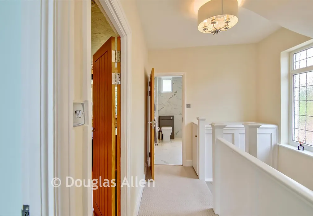 Landing - Glamis Drive, Hornchurch, Essex - Wards of Kent
