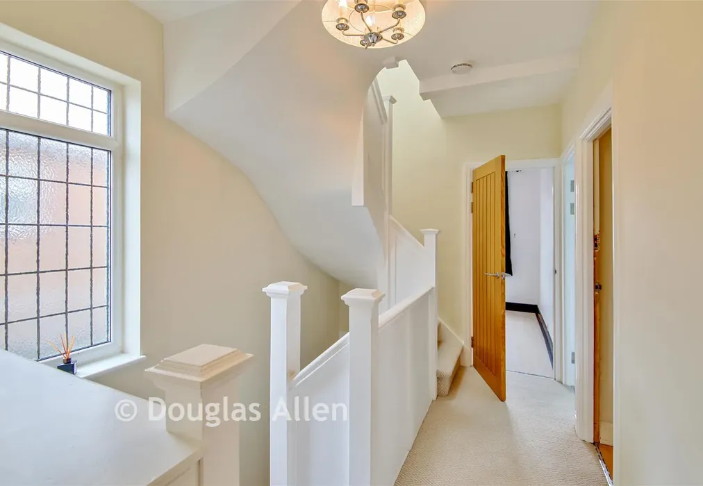 Landing - Glamis Drive, Hornchurch, Essex - Wards of Kent