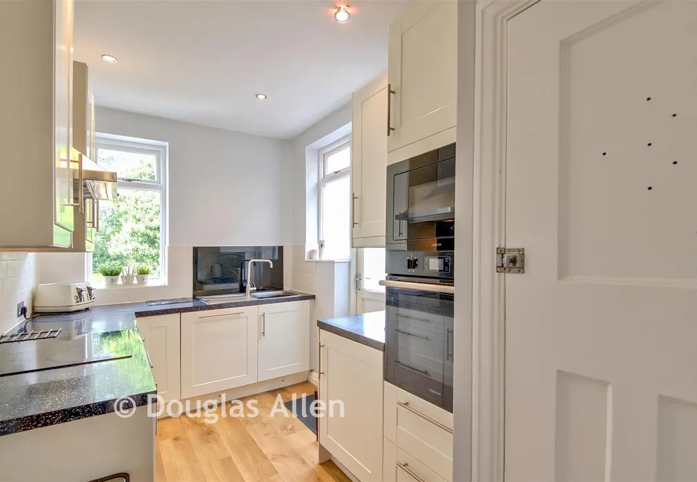 Kitchen - Glamis Drive, Hornchurch, Essex - Wards of Kent