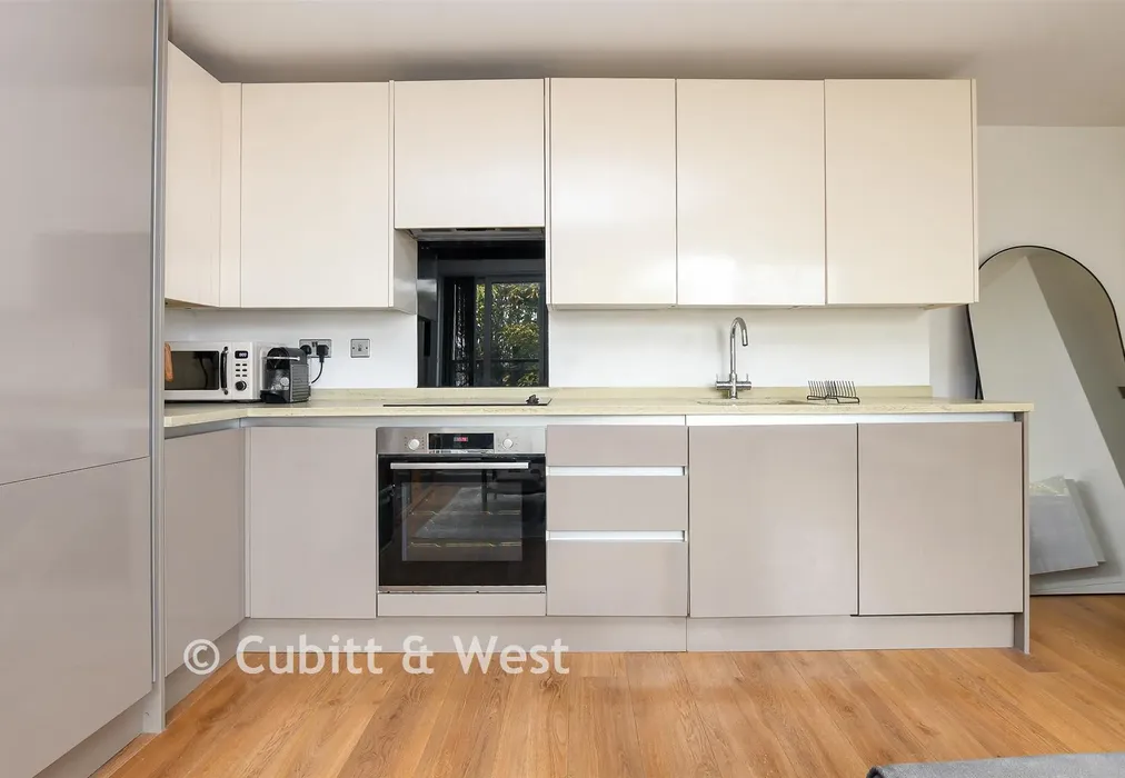 Kitchen - Victoria Road, Horley, Surrey - Wards of Kent