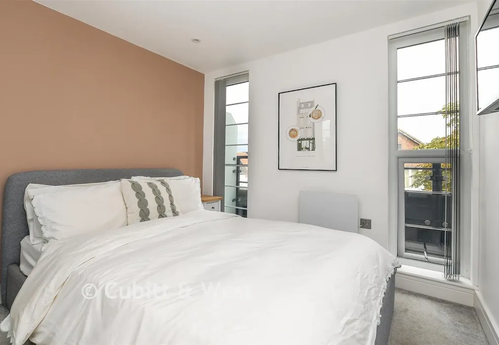 Bedroom - Victoria Road, Horley, Surrey - Wards of Kent