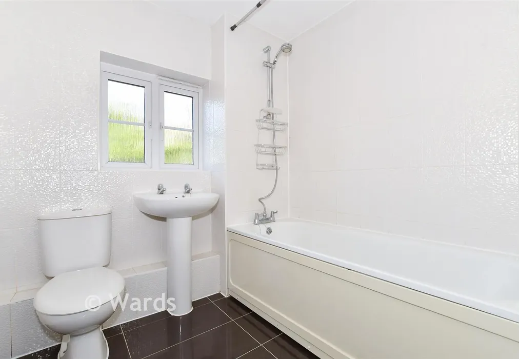 Bathroom - The Farrows, Maidstone, Kent - Wards of Kent