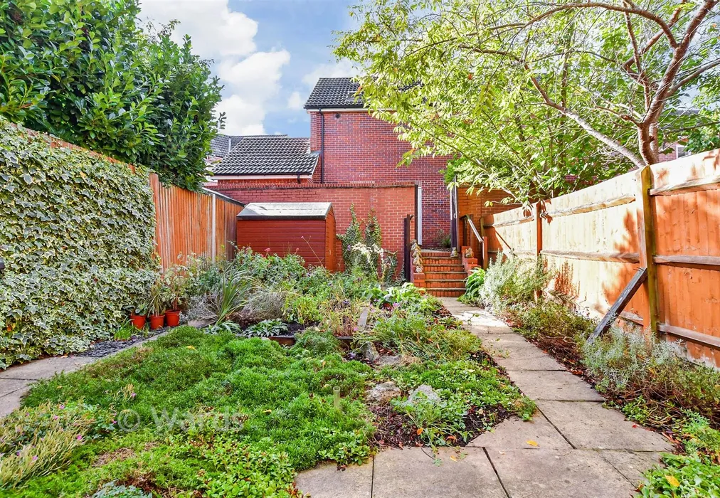 Rear Garden - The Farrows, Maidstone, Kent - Wards of Kent