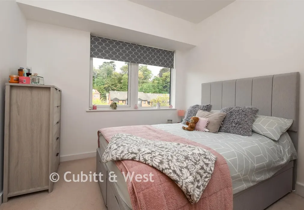 Bedroom - Brighton Road, Redhill, Surrey - Wards of Kent