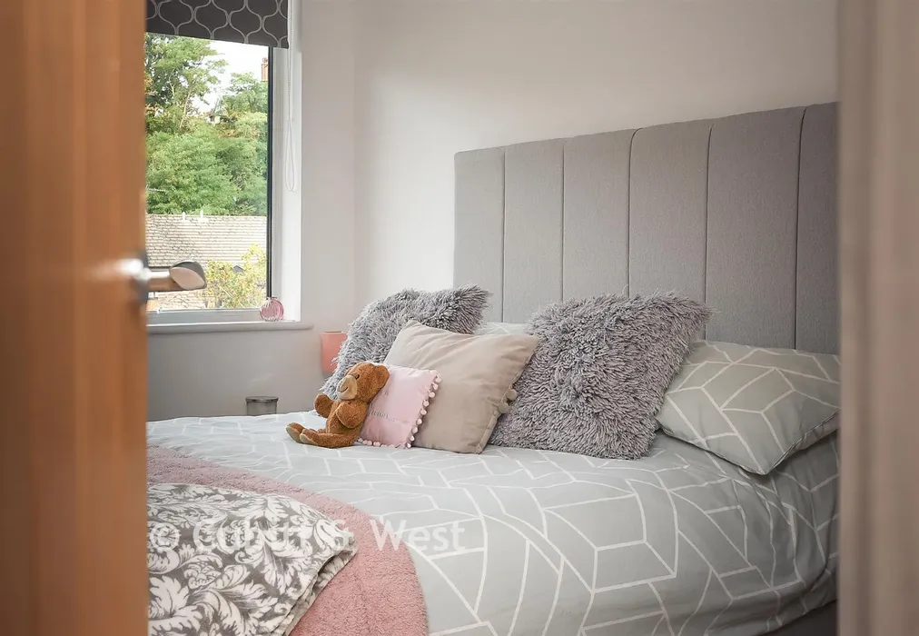 Internal Lifestyle Photograph - Brighton Road, Redhill, Surrey - Wards of Kent