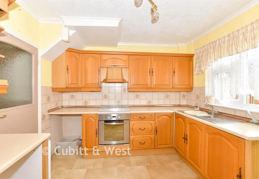 Kitchen - Meyrick Road, Havant, Hampshire - Wards of Kent