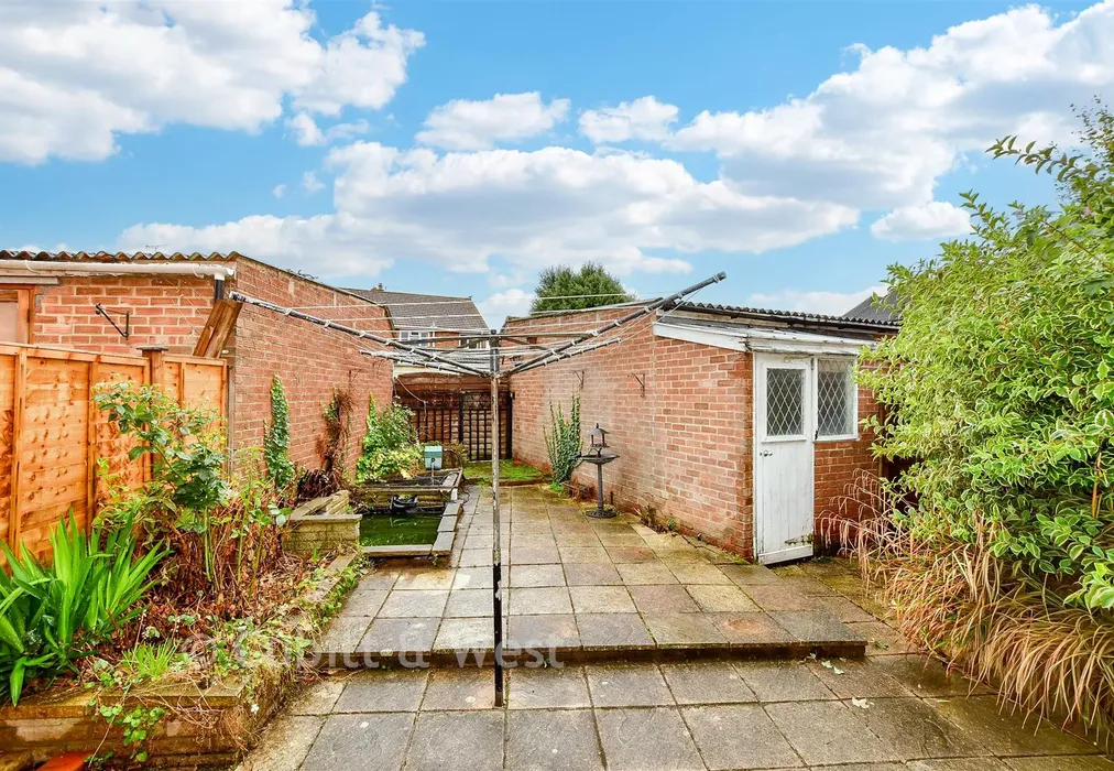 Rear Garden - Meyrick Road, Havant, Hampshire - Wards of Kent