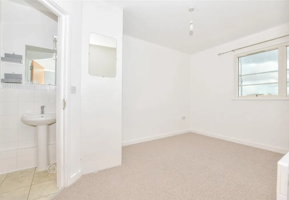 Bedroom 1 - Kingfisher Meadow, Maidstone, Kent - Wards of Kent