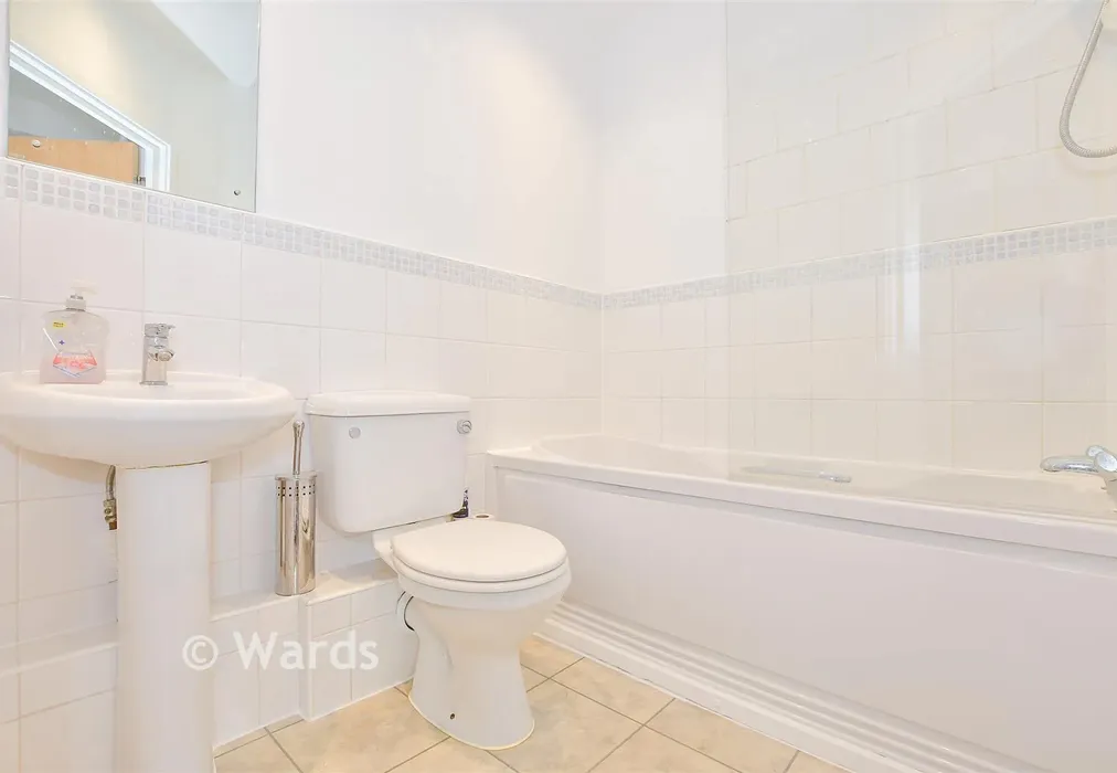 Bathroom - Kingfisher Meadow, Maidstone, Kent - Wards of Kent