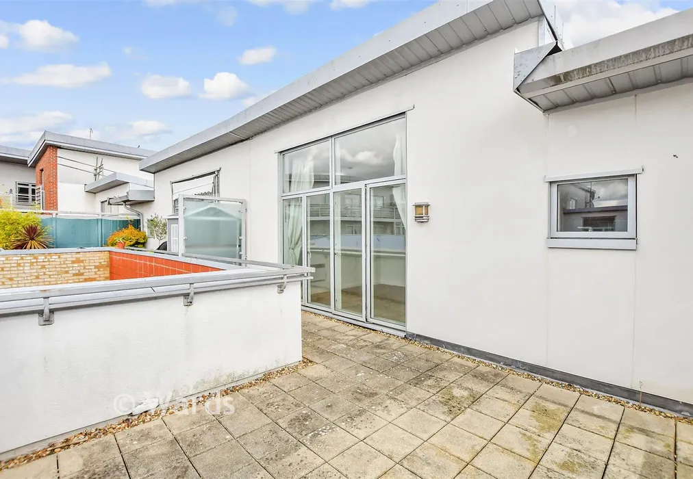 Balcony / Terrace - Kingfisher Meadow, Maidstone, Kent - Wards of Kent