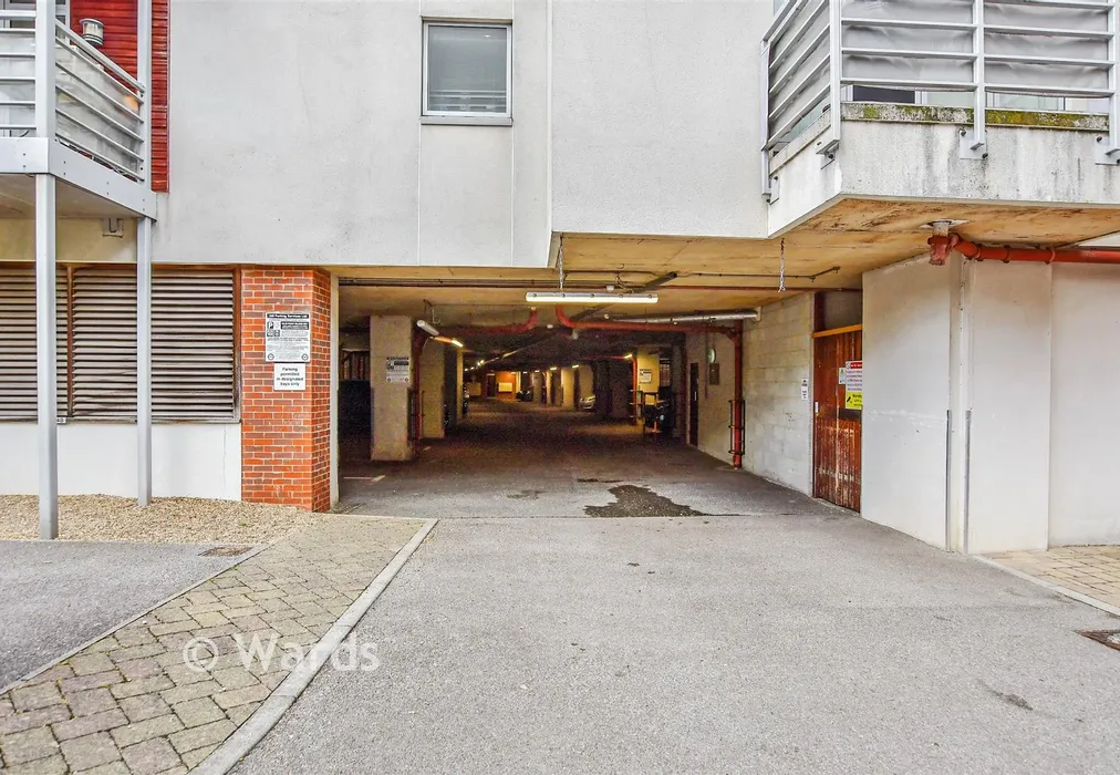 Driveway/Parking - Kingfisher Meadow, Maidstone, Kent - Wards of Kent