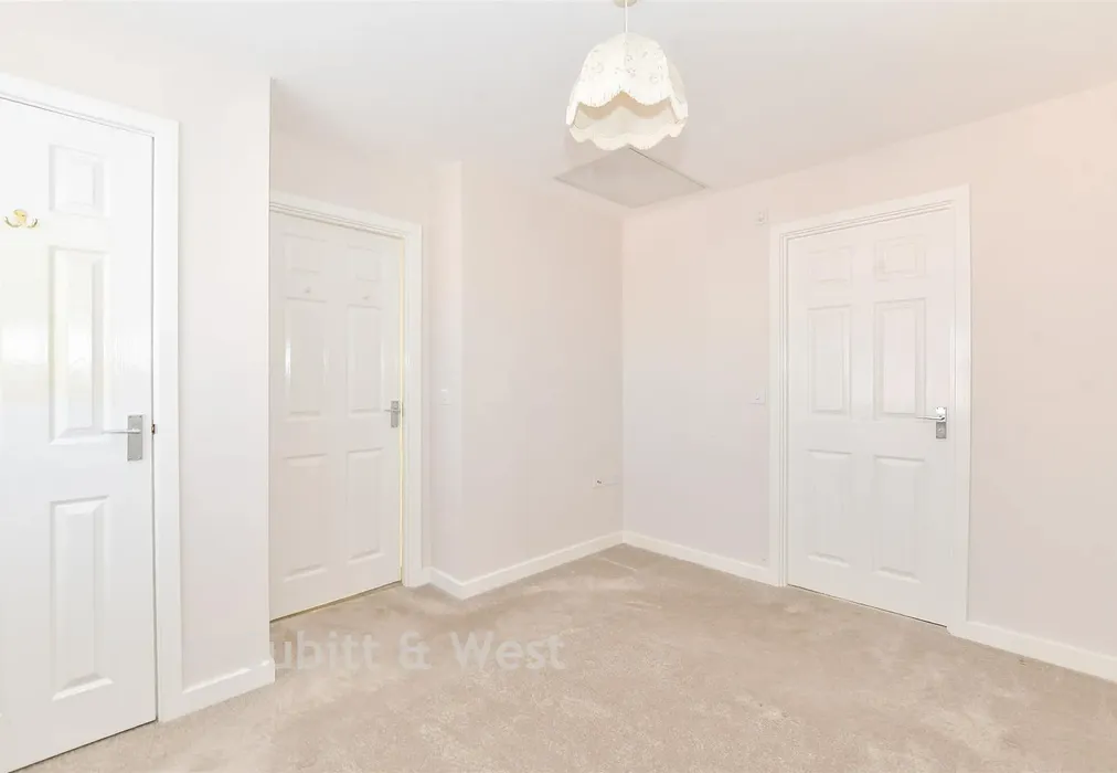 Bedroom 1 - Hollist Chase, Littlehampton, West Sussex - Wards of Kent