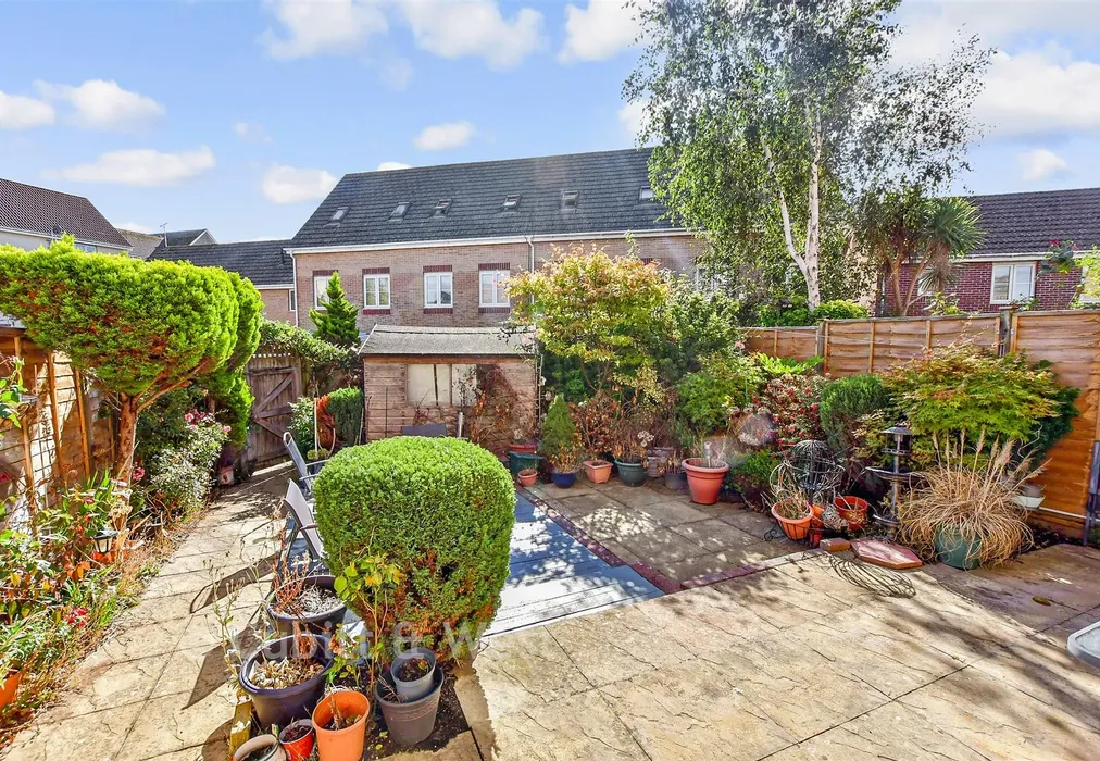 Rear Garden - Hollist Chase, Littlehampton, West Sussex - Wards of Kent