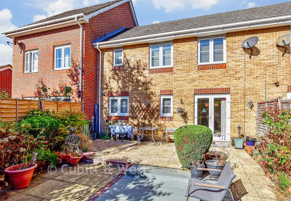 Rear Garden - Hollist Chase, Littlehampton, West Sussex - Wards of Kent