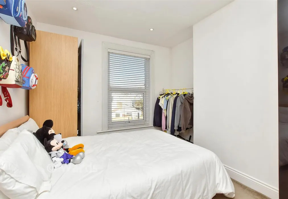 Bedroom 2 - Alexandra Road, Sheerness, Kent - Wards of Kent