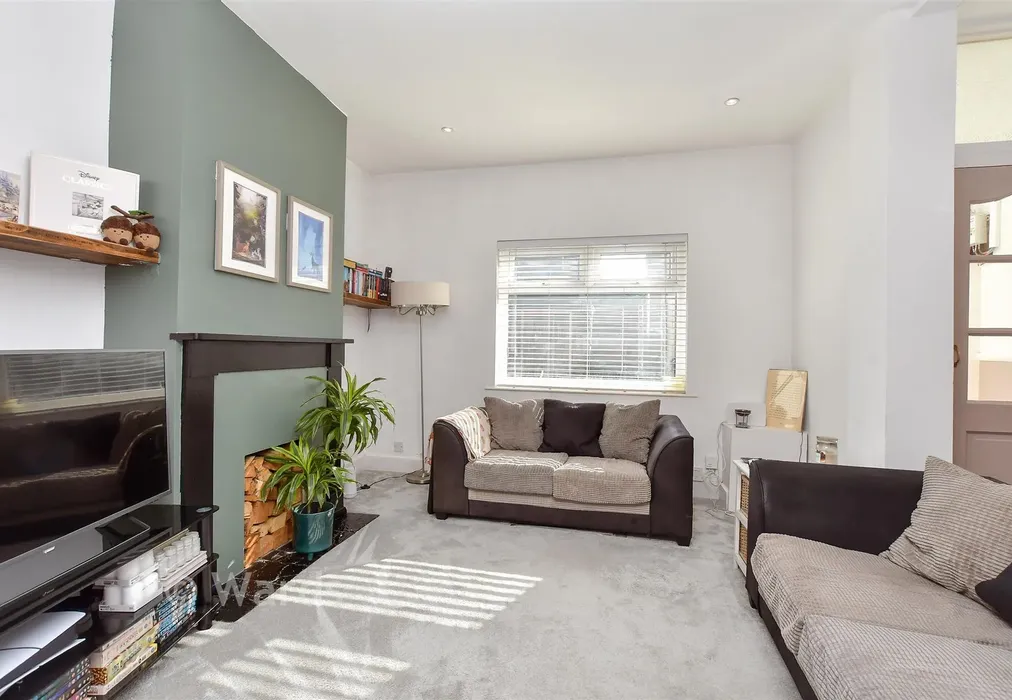 Lounge - Alexandra Road, Sheerness, Kent - Wards of Kent