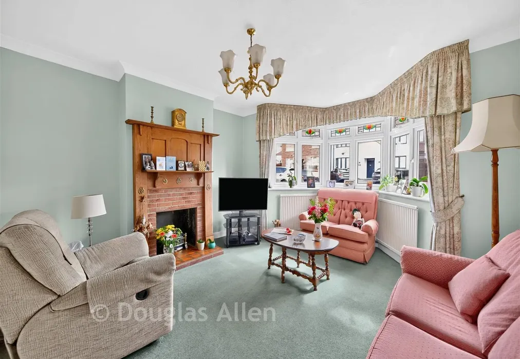 Lounge - Strafford Avenue, Ilford, Essex - Wards of Kent