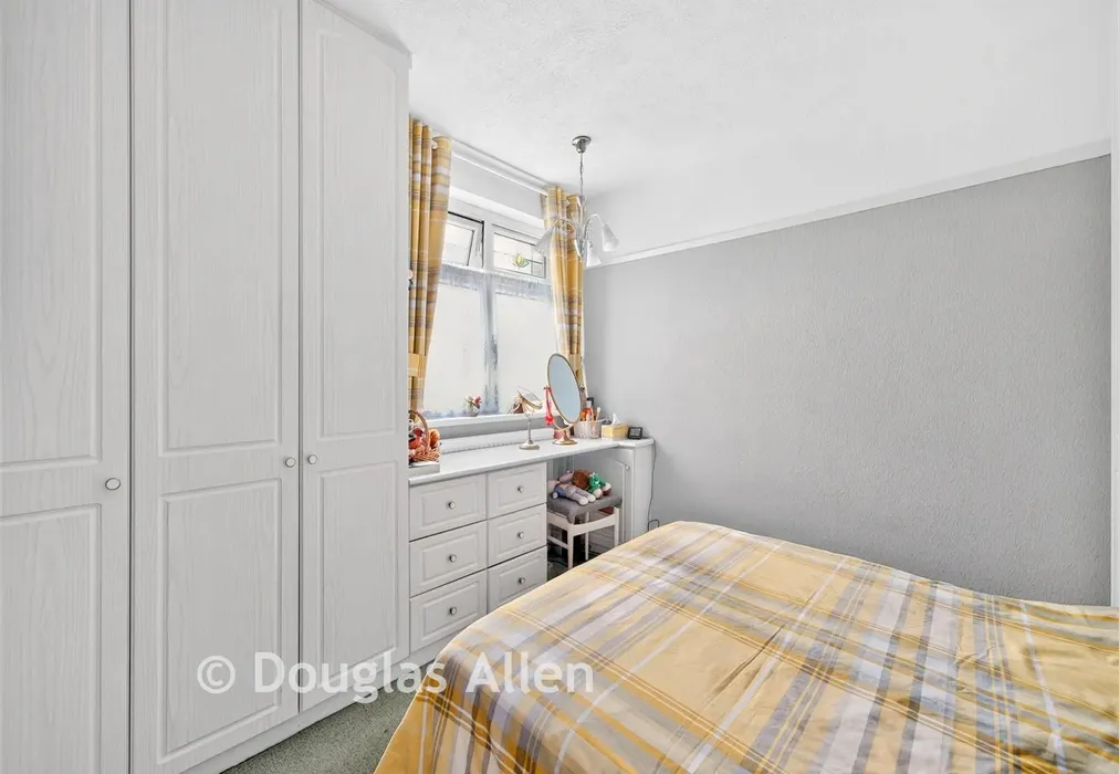 Bedroom 1 - Strafford Avenue, Ilford, Essex - Wards of Kent