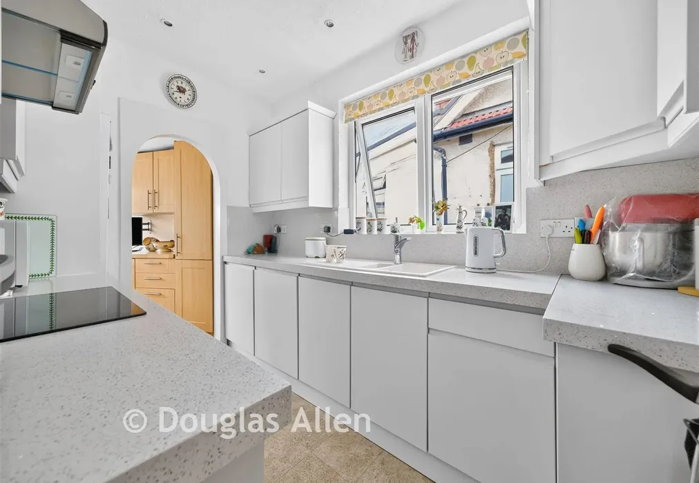 Kitchen - Strafford Avenue, Ilford, Essex - Wards of Kent