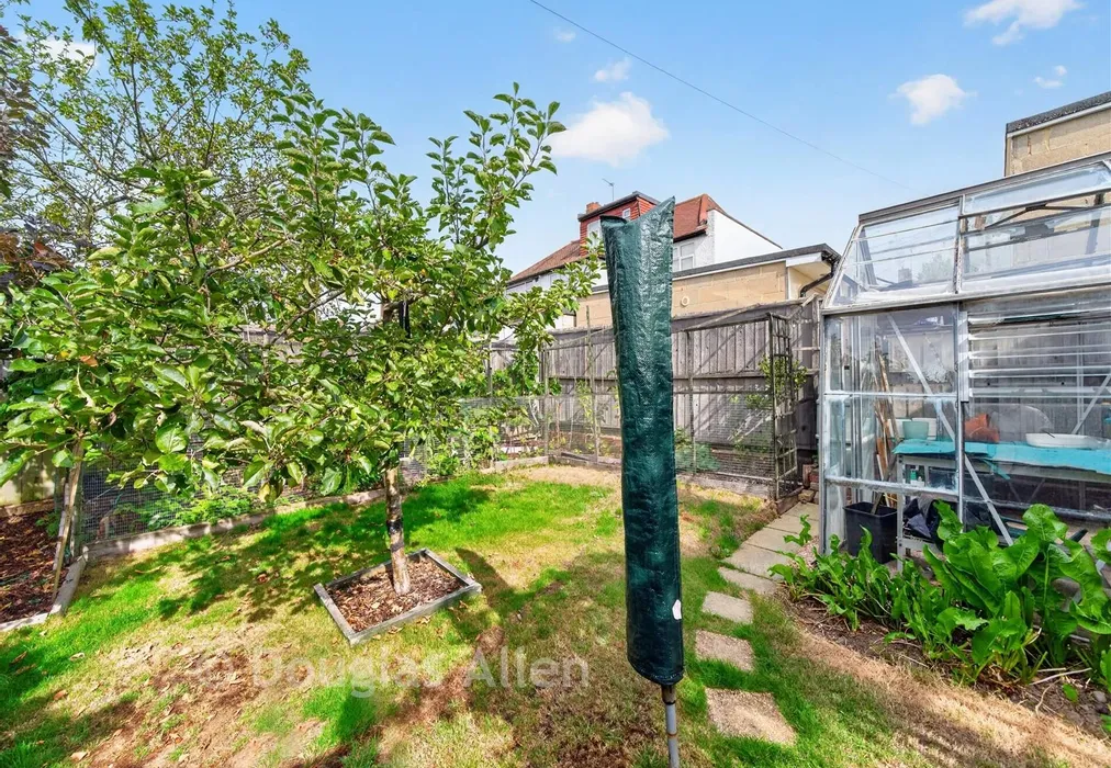 Rear Garden - Strafford Avenue, Ilford, Essex - Wards of Kent