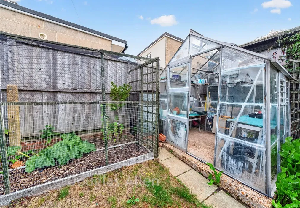 Rear Garden - Strafford Avenue, Ilford, Essex - Wards of Kent
