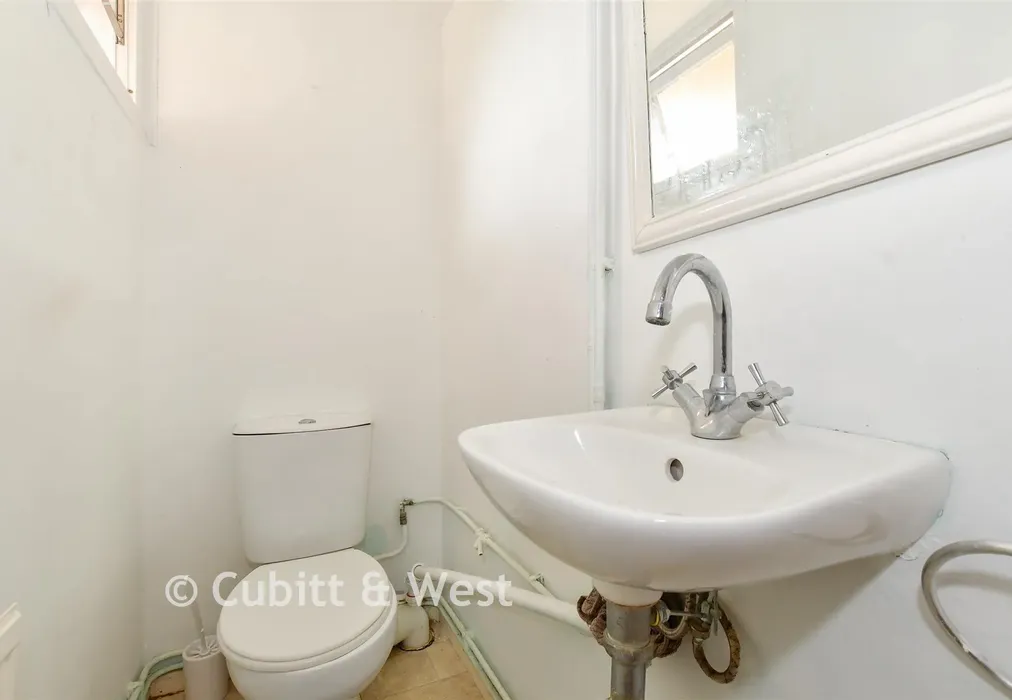 WC - Cuckfield Close, Crawley, West Sussex - Wards of Kent