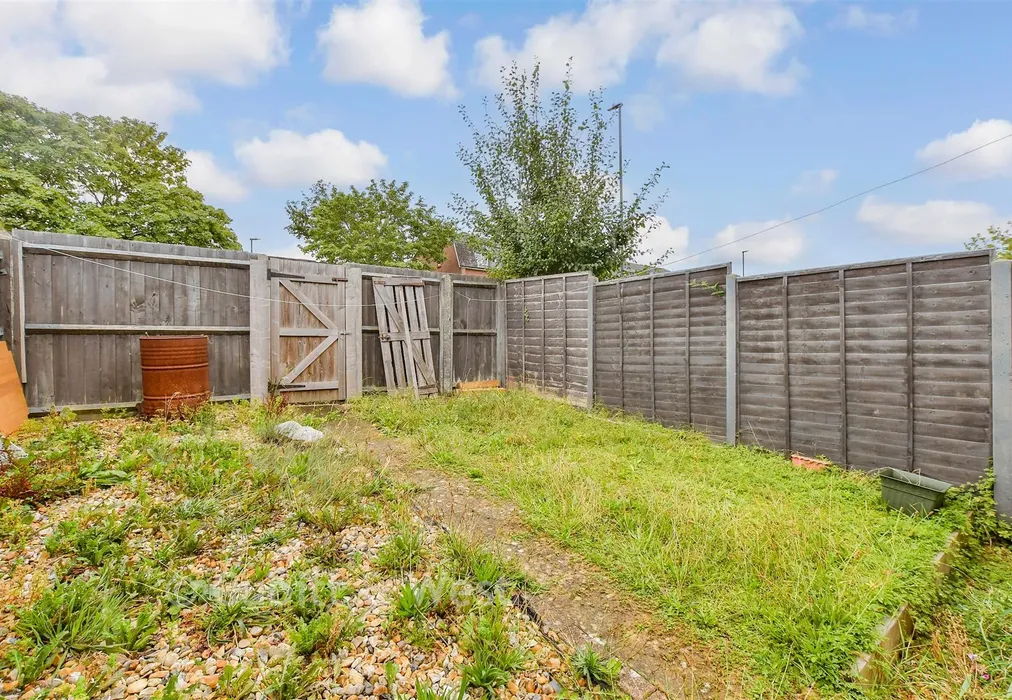 Rear Garden - Cuckfield Close, Crawley, West Sussex - Wards of Kent