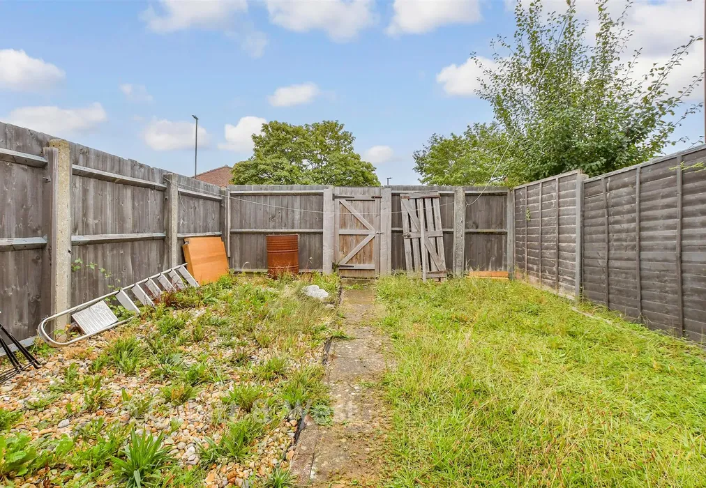Rear Garden - Cuckfield Close, Crawley, West Sussex - Wards of Kent