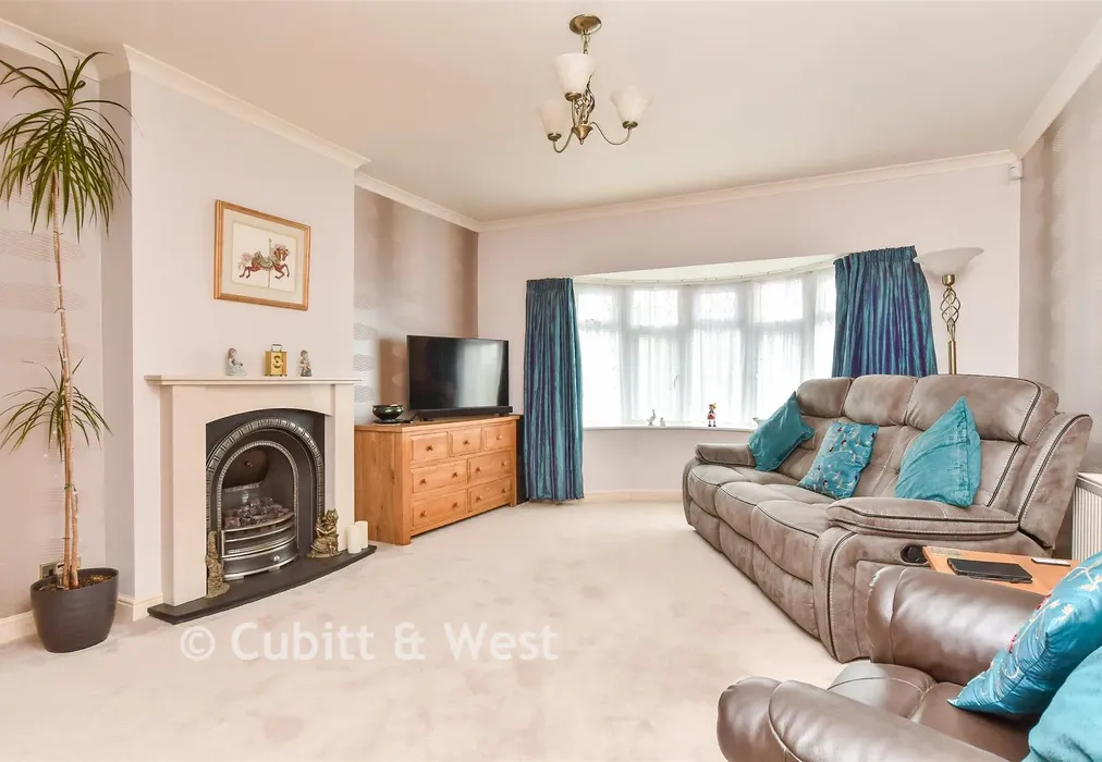 Lounge - Stoneleigh Avenue, Brighton, East Sussex - Wards of Kent
