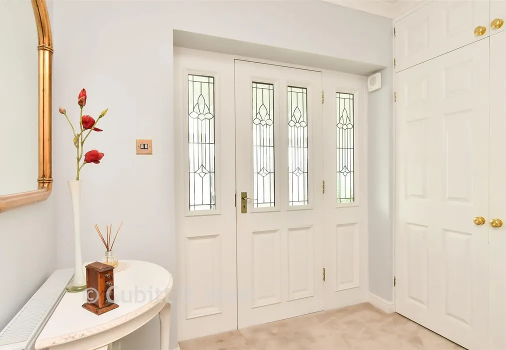 Entrance Hall - Stoneleigh Avenue, Brighton, East Sussex - Wards of Kent