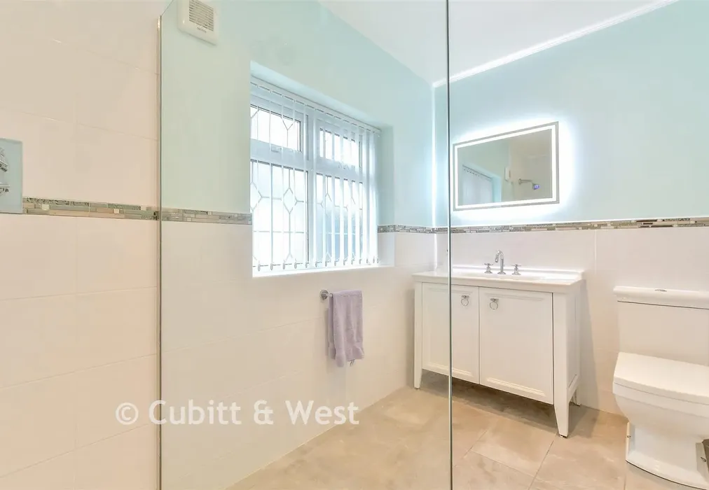 Shower Room - Stoneleigh Avenue, Brighton, East Sussex - Wards of Kent