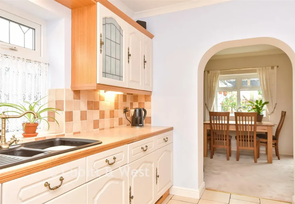 Internal Lifestyle Photograph - Stoneleigh Avenue, Brighton, East Sussex - Wards of Kent
