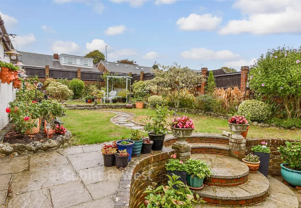 Rear Garden - Stoneleigh Avenue, Brighton, East Sussex - Wards of Kent