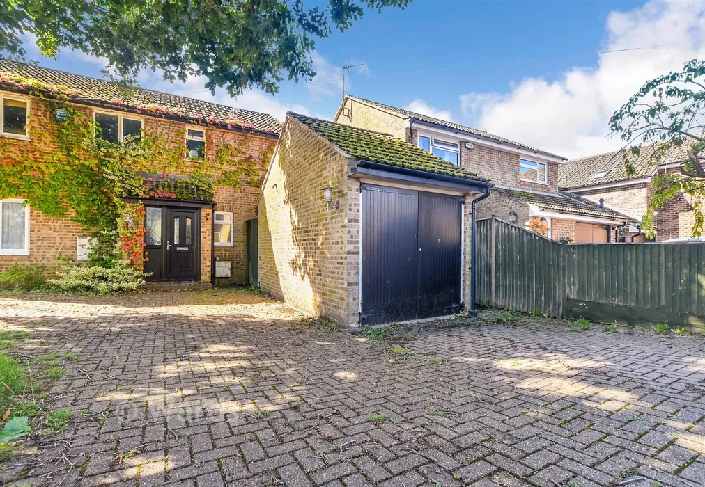 Driveway/Parking - Laurel Grove, Kingswood, Maidstone, Kent - Wards of Kent