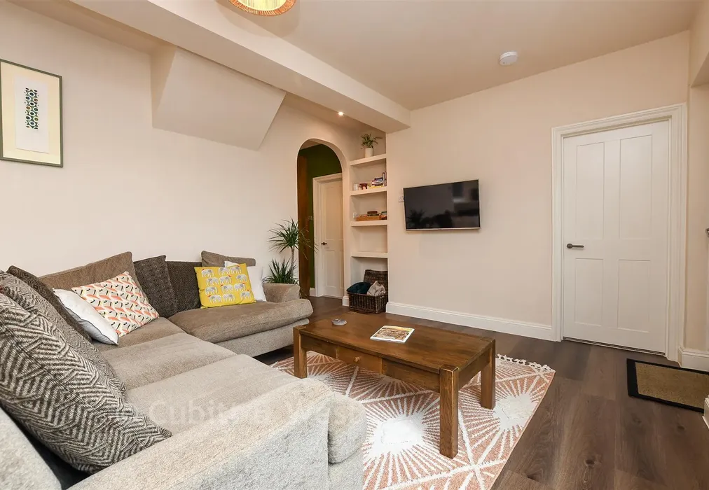 Living/Dining Room - Woodlands Avenue, Earlswood, Surrey - Wards of Kent