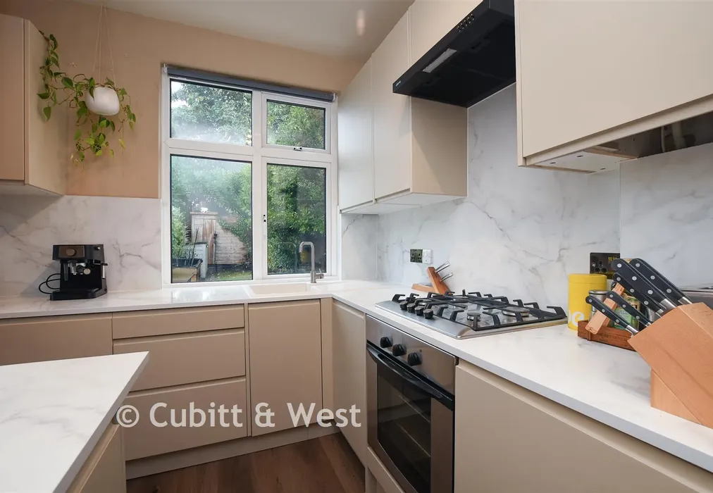 Kitchen - Woodlands Avenue, Earlswood, Surrey - Wards of Kent