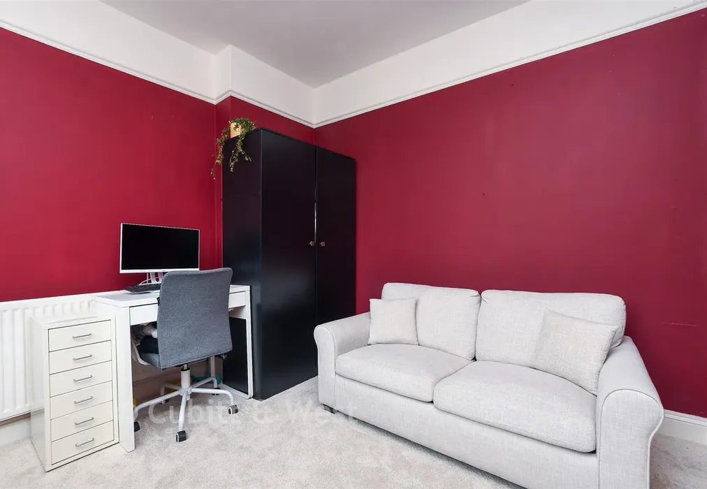 Bedroom 1 - Woodlands Avenue, Earlswood, Surrey - Wards of Kent
