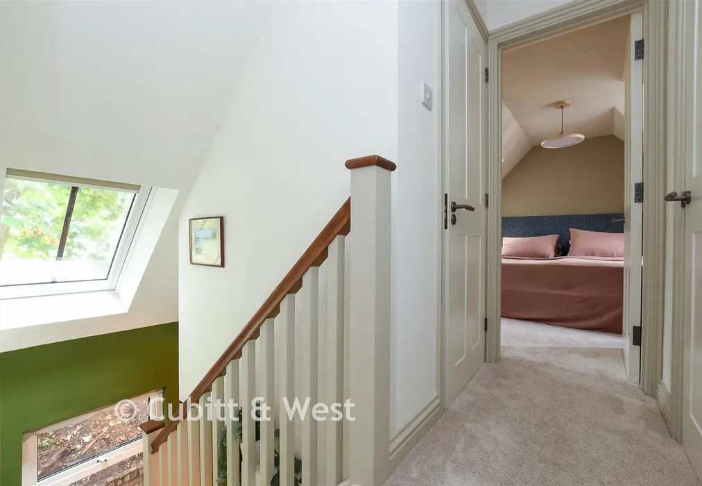 Landing - Woodlands Avenue, Earlswood, Surrey - Wards of Kent