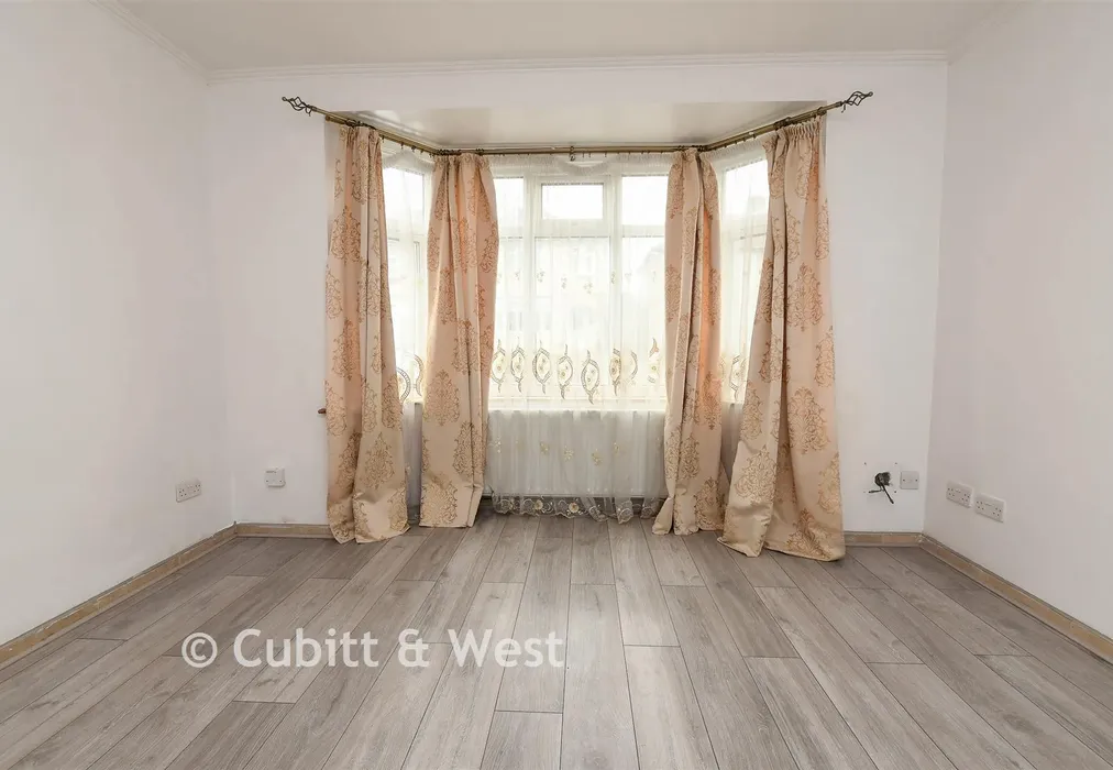 Living Room - Prince Albert Square, Redhill, Surrey - Wards of Kent